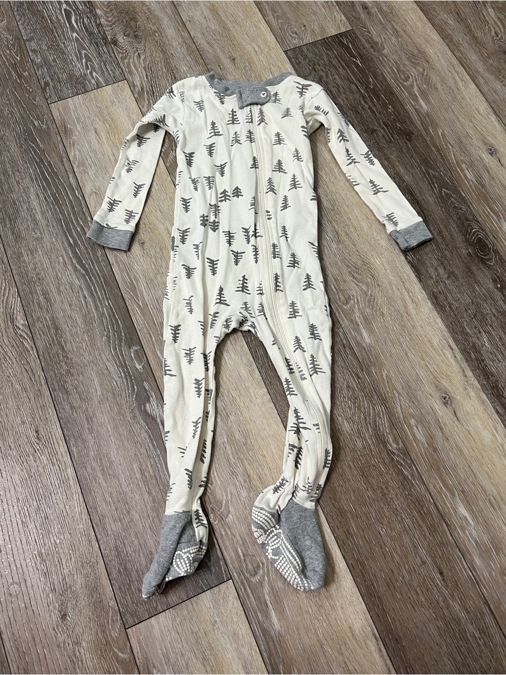 Burtโs Bees Baby tree zipper closure footie